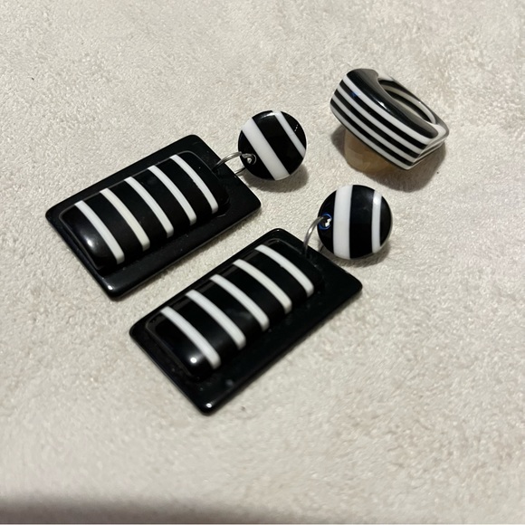 Lucite ring and earrings - Picture 1 of 10